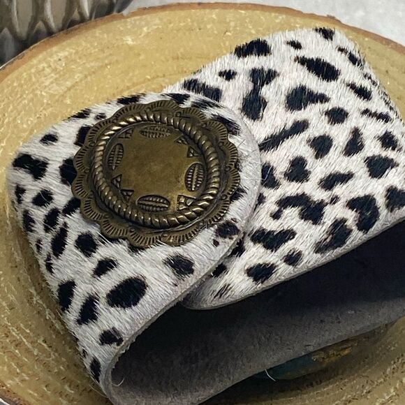 Gorgeous Animal Print Cuff Bracelet with Agates Texas Artisan Made - Picture 8 of 14